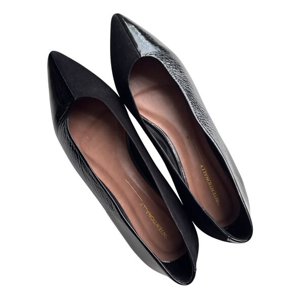 Intentionally Black Kev Sole Pointed Flats in Black Suede and Leather Size 39